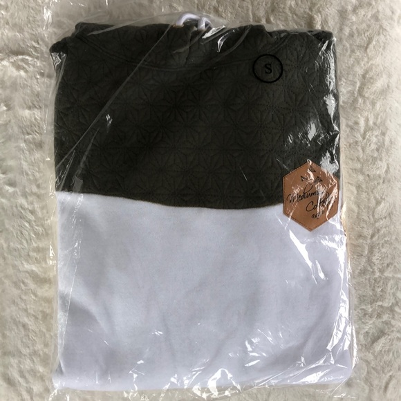 NEW! Mediums Collective Quilted Hoodie - Picture 5 of 8